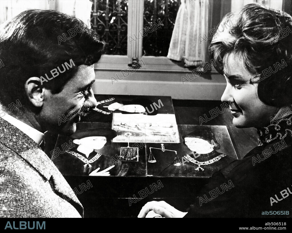 ALIDA VALLI and ROBERT LAMOREAUX in SIGNE ARSENE LUPIN, 1959, directed by YVES ROBERT. Copyright CINEPHONIC/GAUMONT/LAMBOR/COSTELLAZIONE.