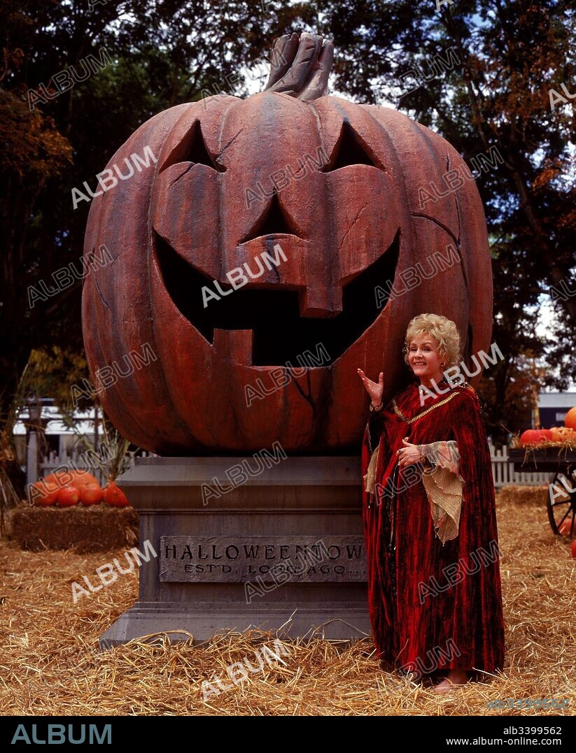 DEBBIE REYNOLDS dans HALLOWEENTOWN, 1998, réalisé par DUWAYNE DUNHAM. Copyright VENTURA VALLEY FILMS.