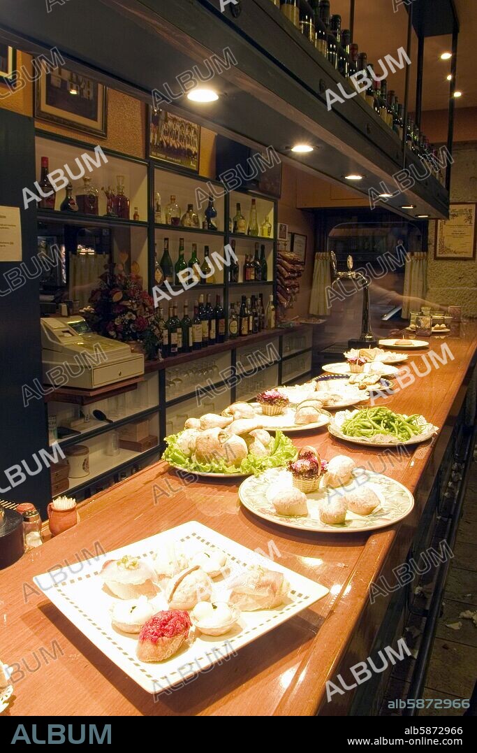 Donostia / San Sebastian; Bar "Aloña Mendi" (zona centro); barra con tapas / montaditos.