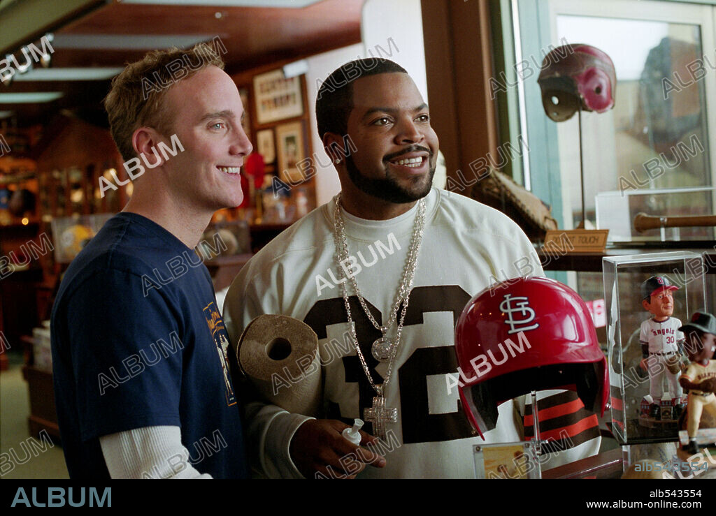 ICE CUBE and JAY MOHR in ARE WE THERE YET?, 2005, directed by BRIAN LEVANT. Copyright COLUMBIA PICTURES.