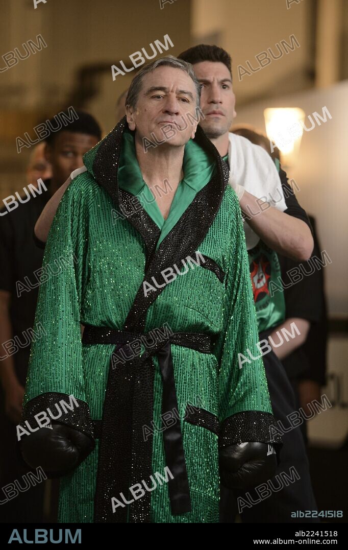 JON BERNTHAL and ROBERT DE NIRO in GRUDGE MATCH, 2013, directed by PETER SEGAL. Copyright WARNER BROS. / ROTHSTEIN, BEN.
