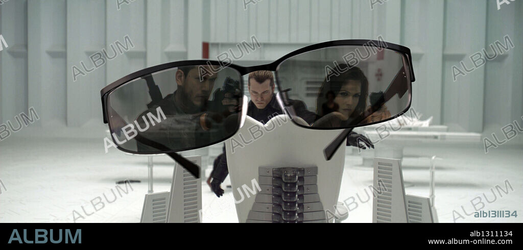 KACEY BARNFIELD, SHAWN ROBERTS and WENTWORTH MILLER in RESIDENT EVIL: AFTERLIFE, 2010, directed by PAUL W. S. ANDERSON. Copyright CONSTANTIN FILM PRODUCKTION/IMPACT PICTURES.