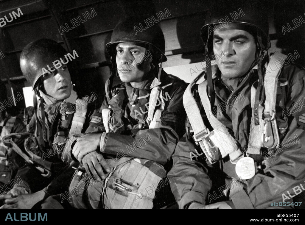 JOSE LUIS OZORES en AHI VA OTRO RECLUTA!, 1960, dirigida por RAMON FERNANDEZ. Copyright ASPA FILMS.