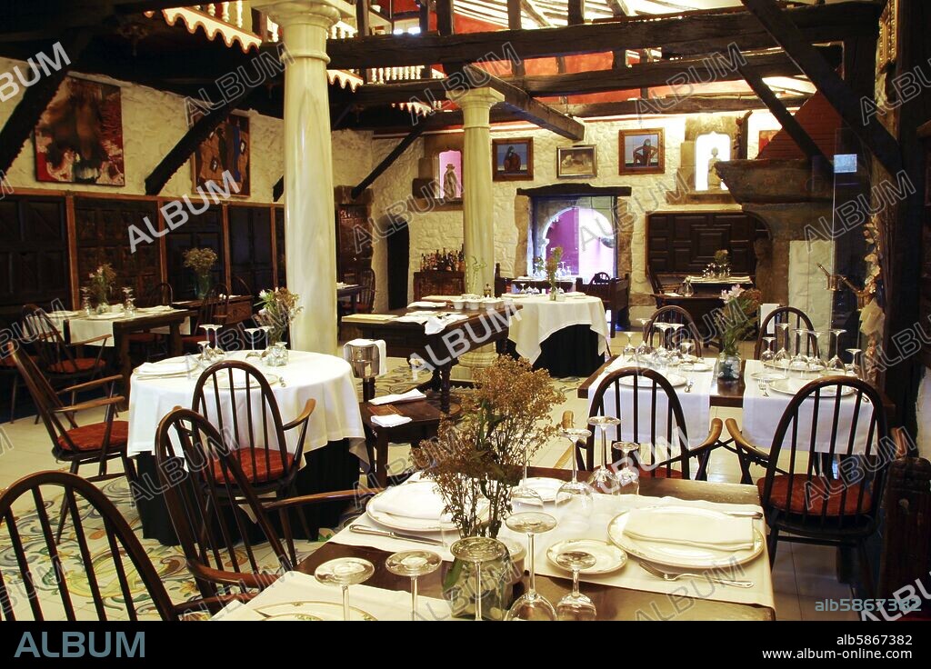 Puente Arce; restaurante "El Nuevo Molino"; comedor.