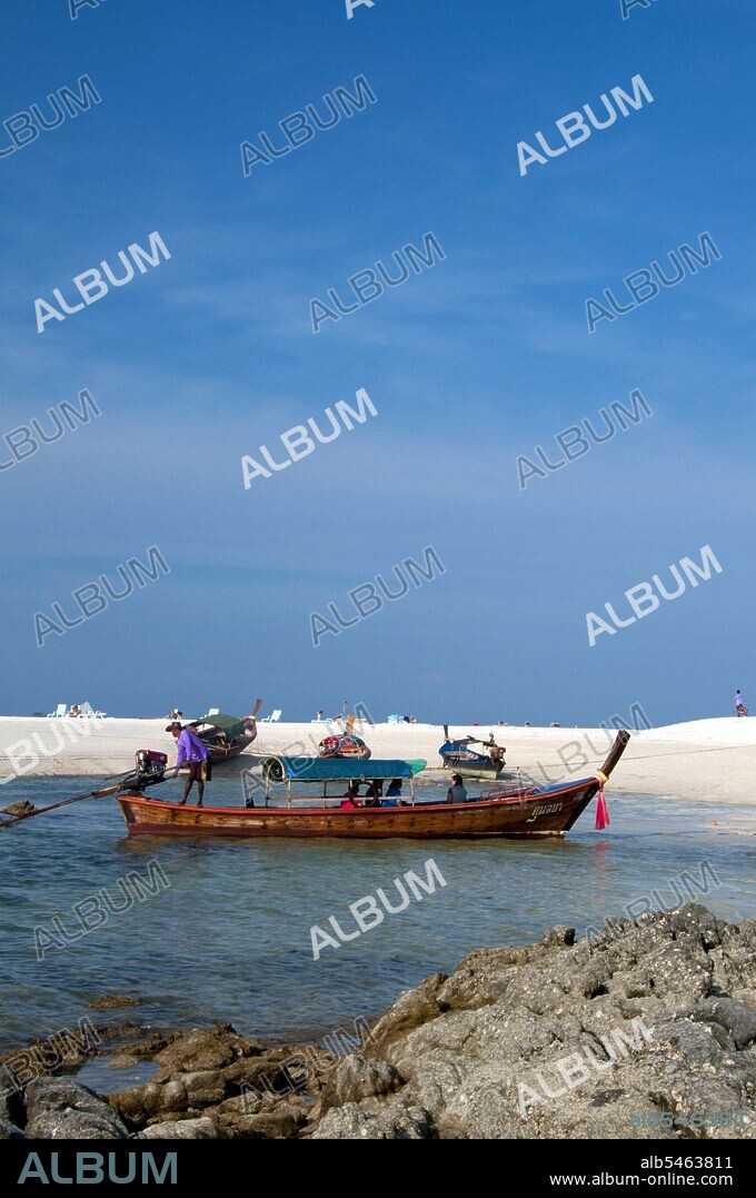 Ko Lipe, sometimes called Ko Sipe by the locals was originally inhabited by a small community of Chao Le or “Sea Gypsies’, in recent years the island has become the most developed and most popular destination in Ko Tarutao Marine National Park. Ko Tarutao Marine National Park consists of 51 islands in two main groups scattered across the Andaman Sea in southernmost Thailand. Just seven of the islands are of any size, including Ko Tarutao in the east, and Ko Adang-Ko Rawi to the west. Just 5 miles (8km) to the south lies the marine frontier with Malaysia’s celebrated Langkawi Archipelago. Tarutao is world-famous for its pristine diving sites, rich marine life and outstanding natural beauty. Covering a broad area of 575 sq miles (1490 sq km), Tarutao became Thailand’s second national marine park in 1974. Because of the location of the islands so far out to sea, the park is only safely accessible during the northeast monsoon between November and April.