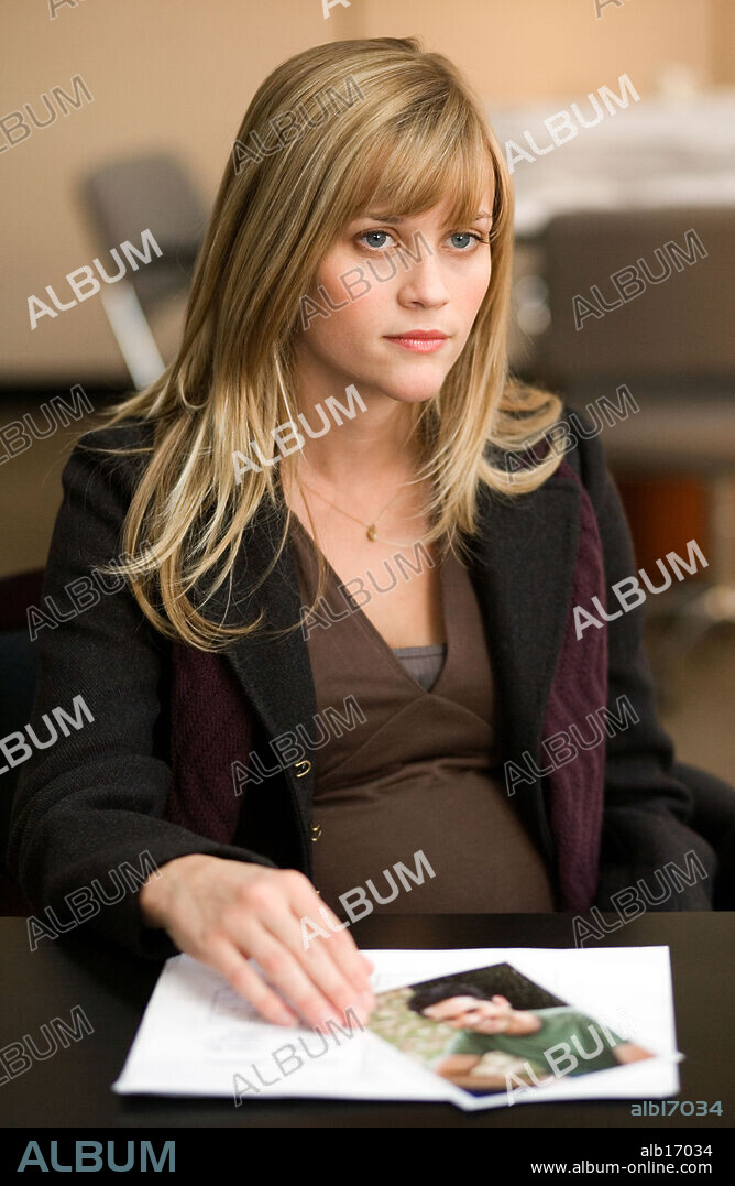 REESE WITHERSPOON en EXPEDIENTE ANWAR, 2007 (RENDITION), dirigida por GAVIN HOOD. Copyright ANONYMOUS CONTENT/DUNE FILMS/LEVEL 1 ENTERTAINMENT/ / EMERSON, SAM.