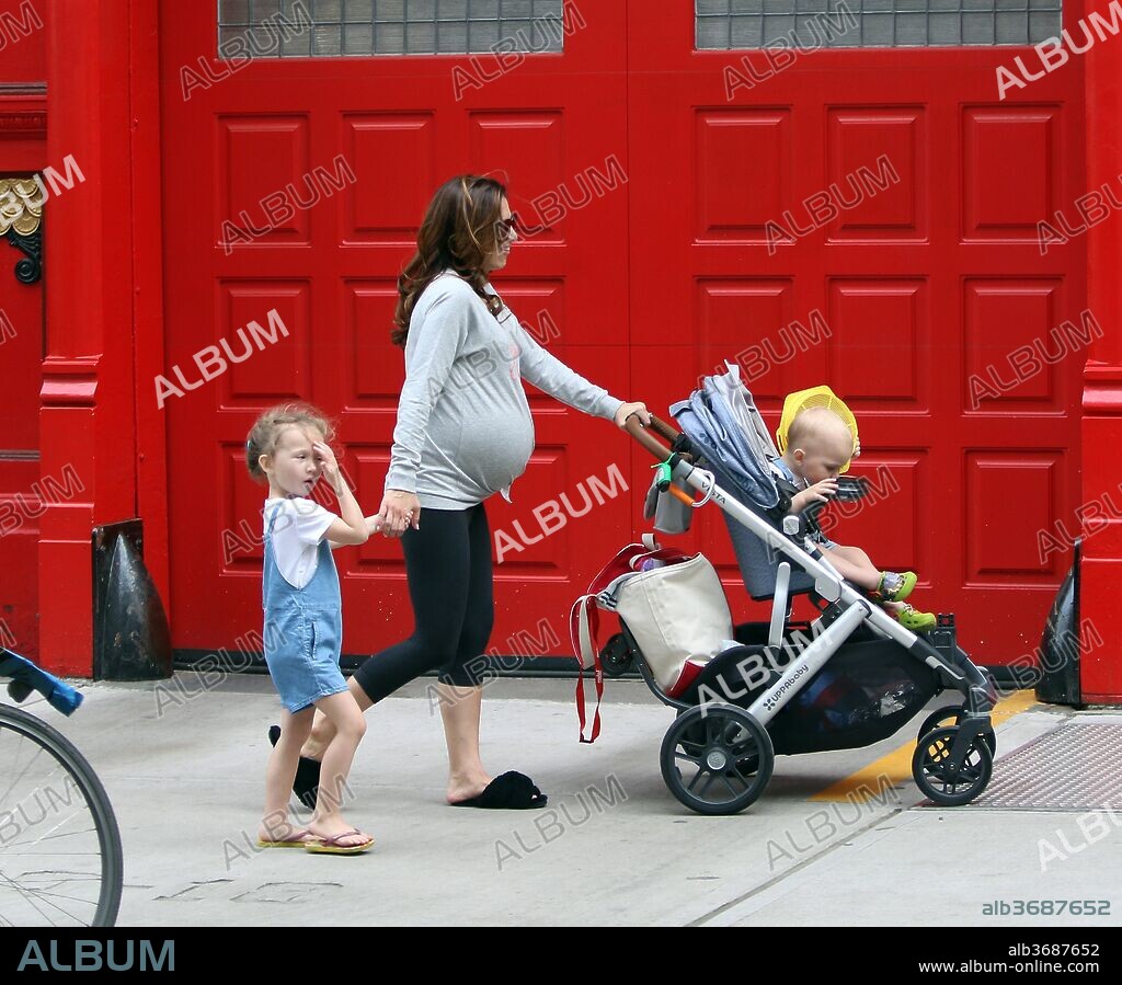 May 5, 2018 - New York, New York, United States - Pregnant yoga instructor Hilaria Baldwin takes her children for a walk in the East Village on May 5 2018 in New York City. 05/05/2018