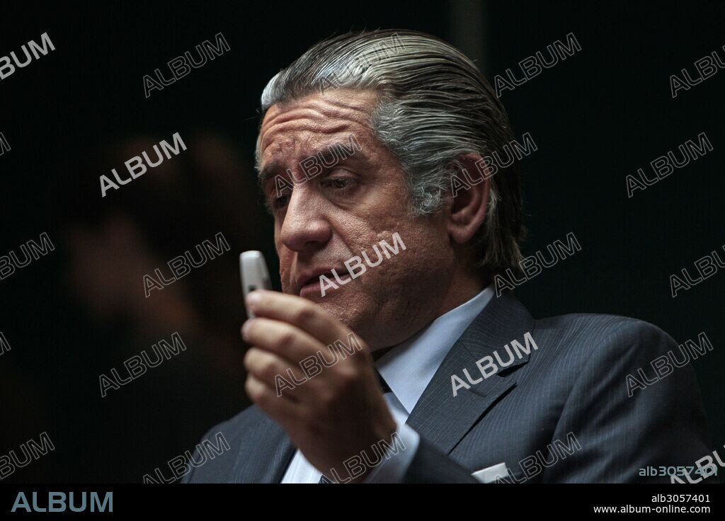 PEDRO CASABLANC in B, LA PELICULA DE BARCENAS, 2015, directed by DAVID ILUNDAIN. Copyright INICIA FILMS.