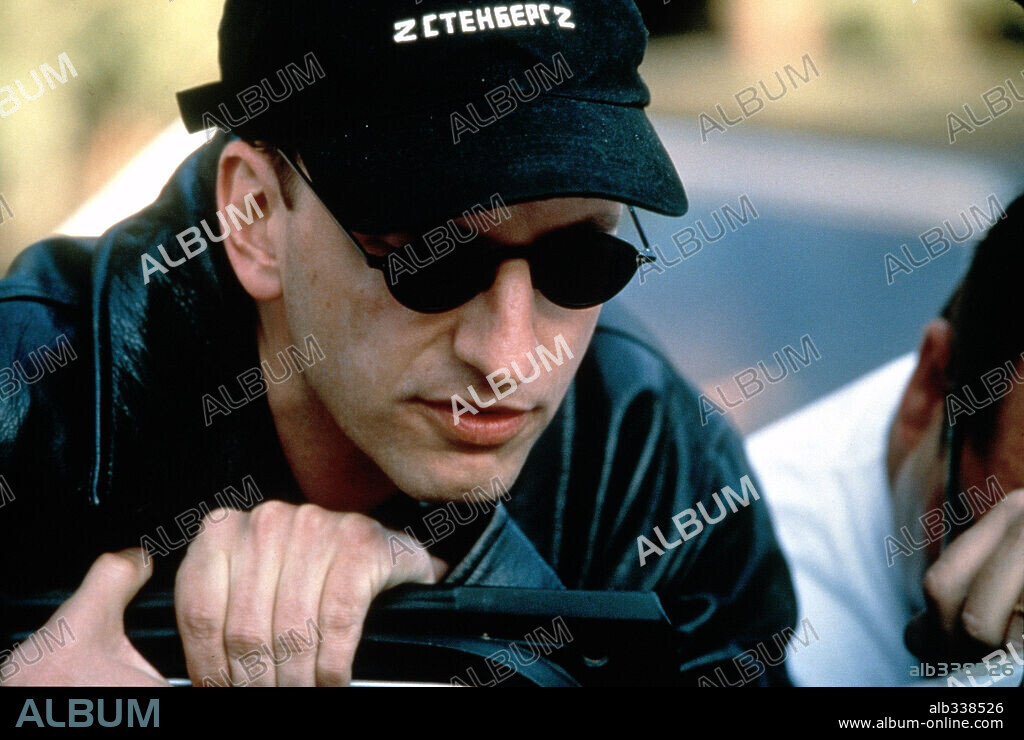 STEVEN SODERBERGH en EL HALCÓN INGLÉS, 1999 (THE LIMEY), dirigida por STEVEN SODERBERGH. Copyright ARTISAN ENTERTAINMENT.
