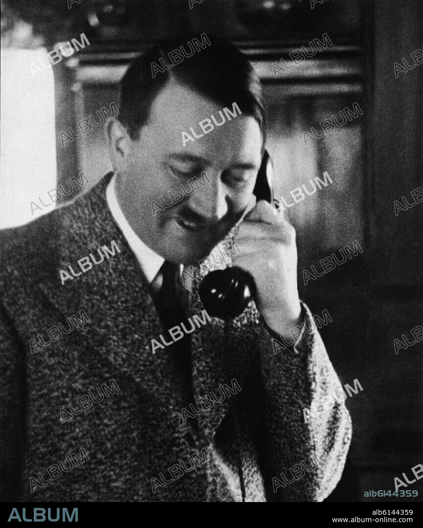 ADOLFO HITLER.