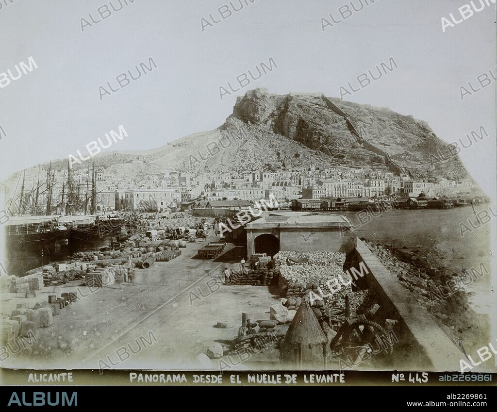 Alicante, panorámica desde el muelle de levante.