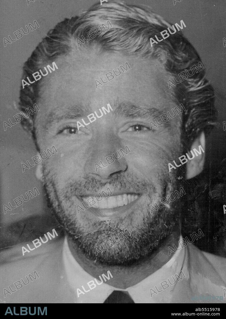 Mr. Peter Lawford who arrived by B.O.A.C. tonight to make the "Kangaroo". November 2, 1950. (Photo by Bert Power/Fairfax Media).