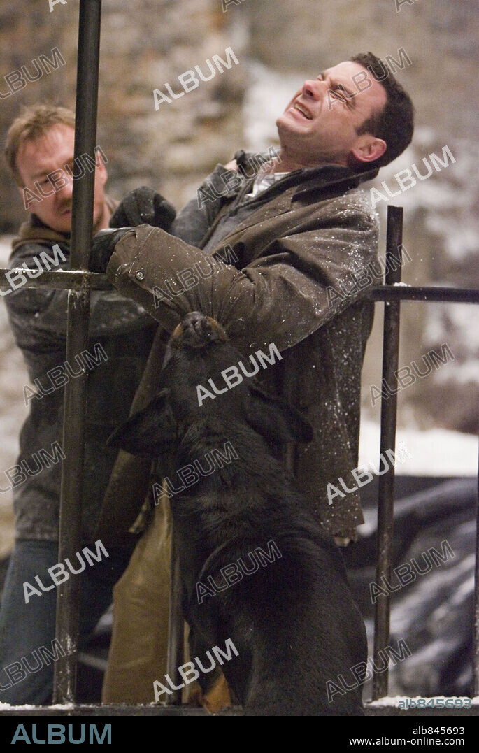 DAVID THEWLIS y LIEV SCHREIBER en LA PROFECÍA, 2006 (THE OMEN), dirigida por JOHN MOORE. Copyright VALITUTTI, VINCE.