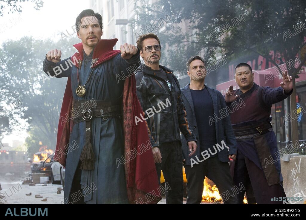 BENEDICT CUMBERBATCH, BENEDICT WONG y MARK RUFFALO en VENGADORES: INFINITY WAR, 2018 (AVENGERS: INFINITY WAR), dirigida por ANTHONY RUSSO y JOE RUSSO. Copyright MARVEL STUDIOS.