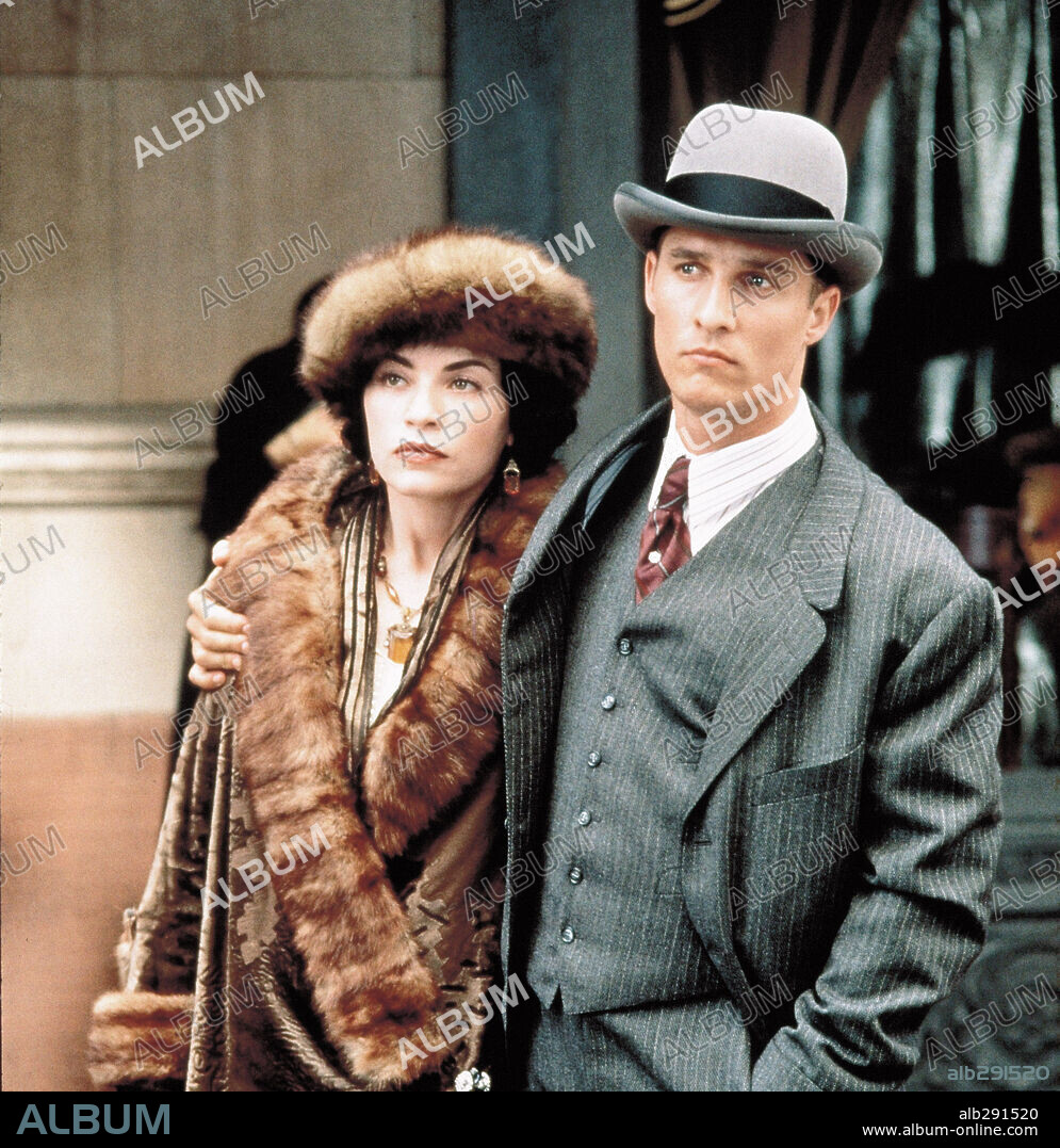 JULIANNA MARGULIES and MATTHEW McCONAUGHEY in THE NEWTON BOYS, 1998, directed by RICHARD LINKLATER. Copyright 20TH CENTURY FOX / NEWCOMB, DEANA.