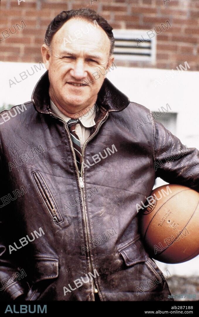 GENE HACKMAN en HOOSIERS: MÁS QUE ÍDOLOS, 1986 (HOOSIERS), dirigida por DAVID ANSPAUGH. Copyright ORION PICTURES.