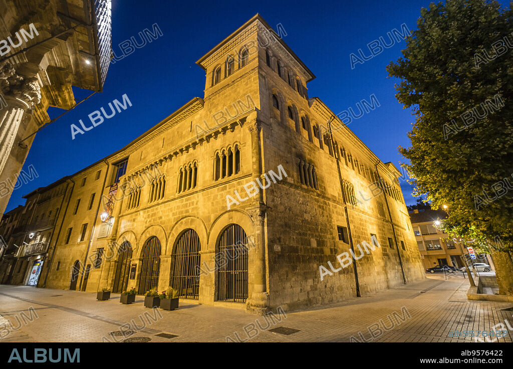 Palacio de los Reyes de Navarra,. Museo en una casa románica del siglo XII, Estella, Navarra, Spain, Europe.