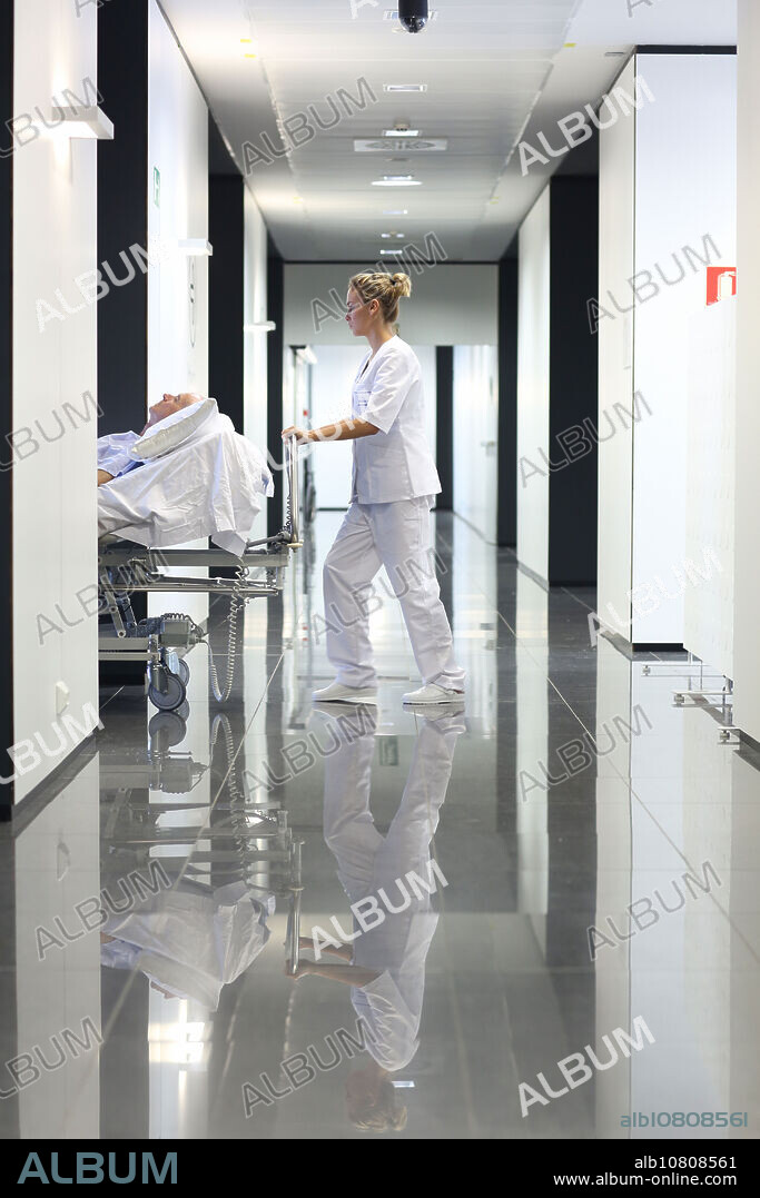 hospital patient transfer, Onkologikoa Hospital, Oncology Institute, Case Center for prevention, diagnosis and treatment of cancer, Donostia, San Sebastian, Gipuzkoa, Basque Country, Spain.