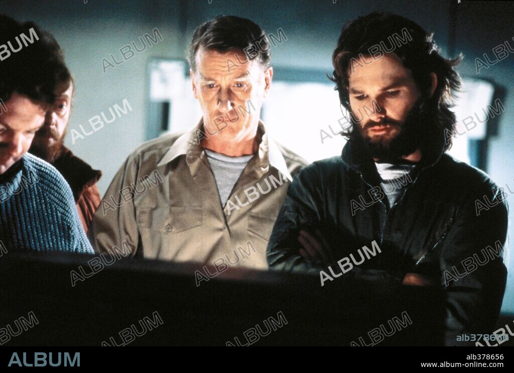 DONALD MOFFAT et KURT RUSSELL dans THE THING, 1982, réalisé par JOHN CARPENTER. Copyright UNIVERSAL PICTURES.