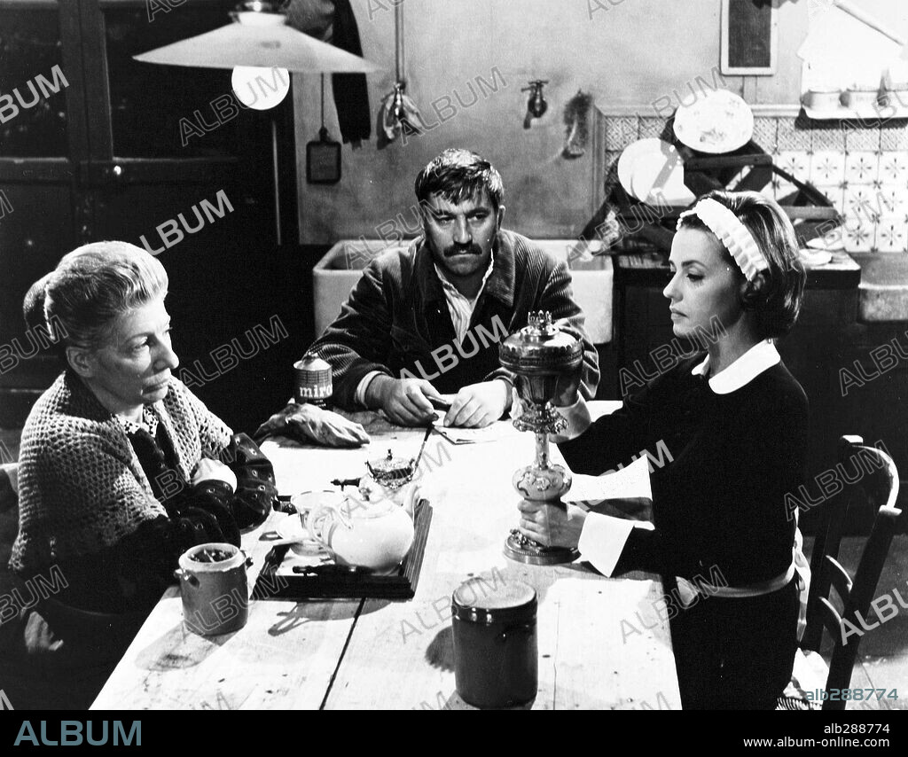 GEORGES GERET and JEANNE MOREAU in DIARY OF A CHAMBERMAID, 1964 (LE JOURNAL D'UNE FEMME DE CHAMBRE), directed by LUIS BUÑUEL. Copyright SPEVA/CINE ALLIANCE/FILM SONOR/DEAR.