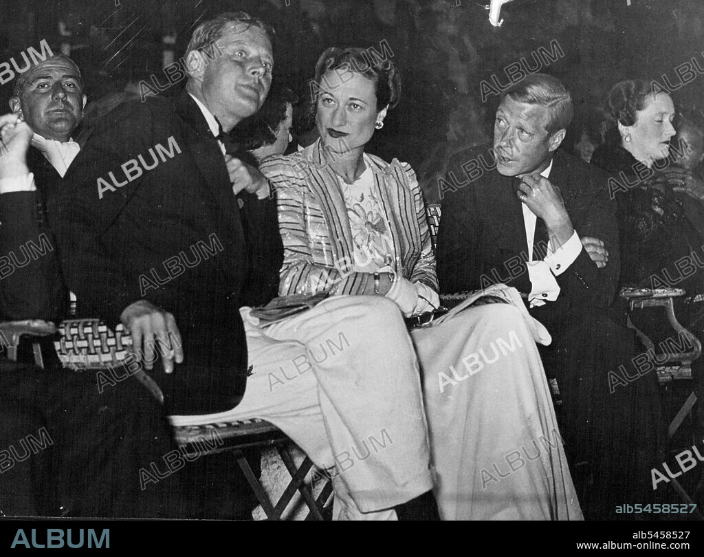 The Duke and Duchess of Windsor, Whose First Public Appearance it was on the Riviera this season were present at the Boxing Tournament held at Monte Carlo.The Duchess set a Precedent fro lady Members of the Royal Family, Being the first of them to attend a Prize Fight. She was Present at the Ringside with the Duke when Peter Kane beat Pierre Louis.The Duke and Duchess of Windsor with the Marquess of Queensberry. August 06, 1939. (Photo by Sport And General Press Agency Limited).