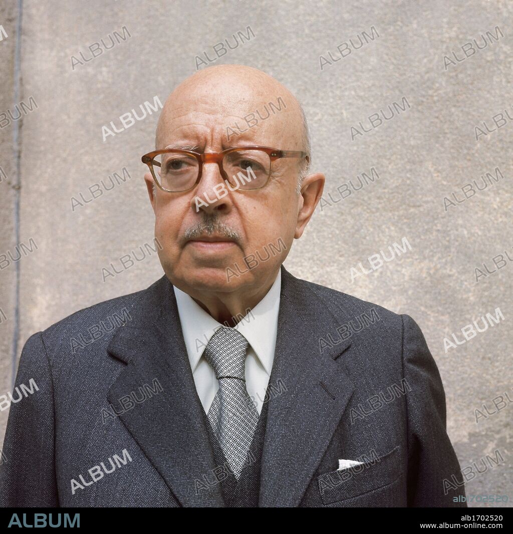 Dámaso Alonso (Madrid,1898-Madrid,1990). Poeta y crítico literario español. En 1978 recibió el premio Cervantes. Entre sus últimas obras destacan "Los gozos de la vista. Poemas puros, Otros poemas" (1981), "Cancionero y romancero español" (1982) y traducciones de J. Joyce, T. S. Elliot y Erasmo. Entre los años 1971 y 1982 se publicaron sus "Obras completas".