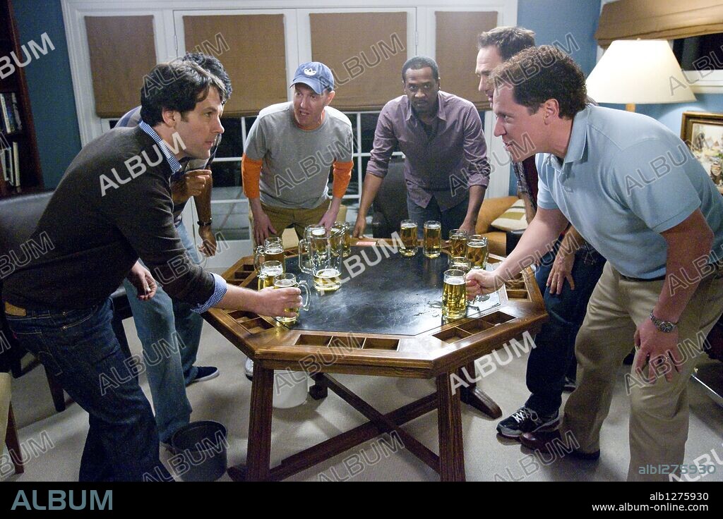 JON FAVREAU and PAUL RUDD in I LOVE YOU, MAN, 2009, directed by JOHN HAMBURG. Copyright De Line Pictures/Dreamworks SKG/ / GARFIELD, SCOTT.