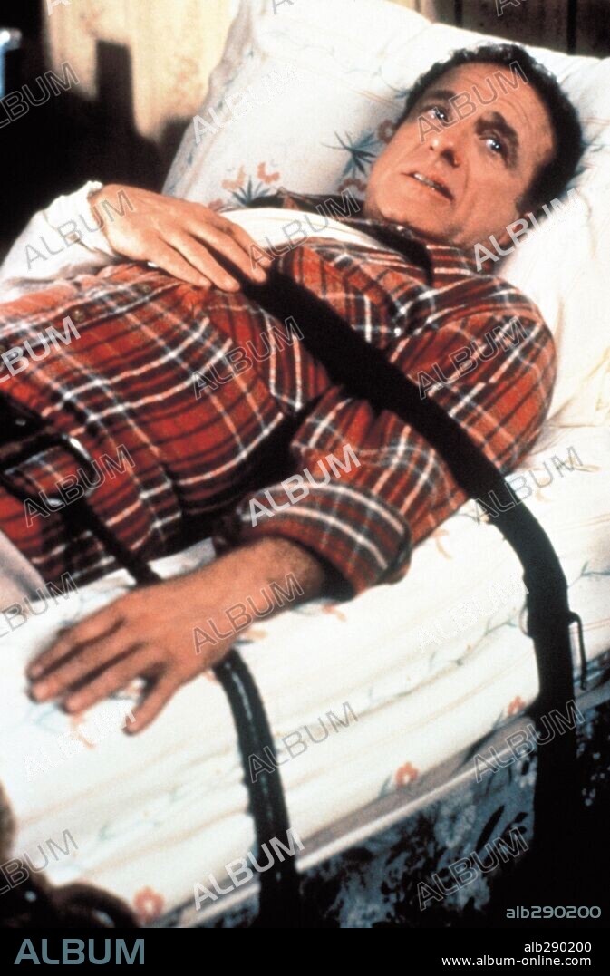 JAMES CAAN en MISERY, 1990, dirigida por ROB REINER. Copyright CASTLE ROCK ENTERTAINMENT.