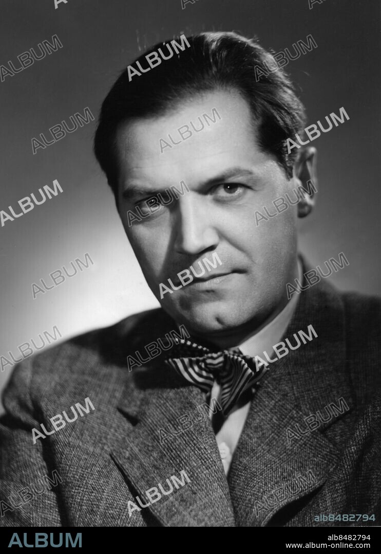 OKÄNT FOTODATUM.. Utan bildtext. Not. Helge Hagerman Anm. H Hagerman, 1910-1995, svensk skådespelare och regissör. Grundade Stockholms Parkteater 1942 tillsammans med Holger Blom. Randig fluga Grop i hakan persons: HELGE HAGERMAN sites: SVERIGE.