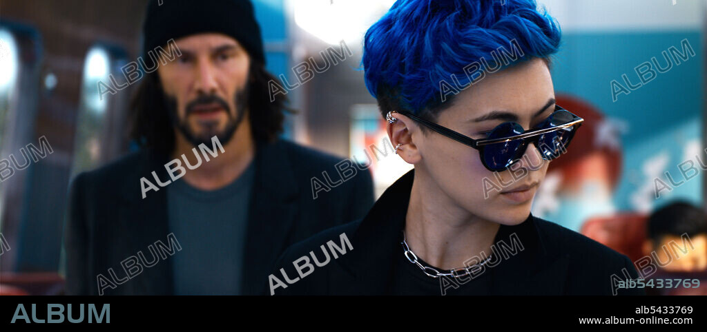 JESSICA HENWICK et KEANU REEVES dans MATRIX RESURRECTIONS, 2021 (THE MATRIX RESURRECTIONS), réalisé par LANA WACHOWSKI. Copyright Village Roadshow Pictures/NPV Entertainment/Silver Pictures/Warner Bros.