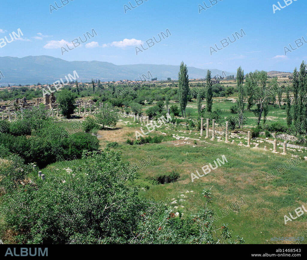 ARTE HELENISTICO. ASIA MENOR. EFESO. Antigua ciudad de Jonia, situada en la desembocadura del río Caistro. Vista del AGORA COMERCIAL, construída en el s. III aC, en época de Lisímaco. Península Anatólica. Turquía.