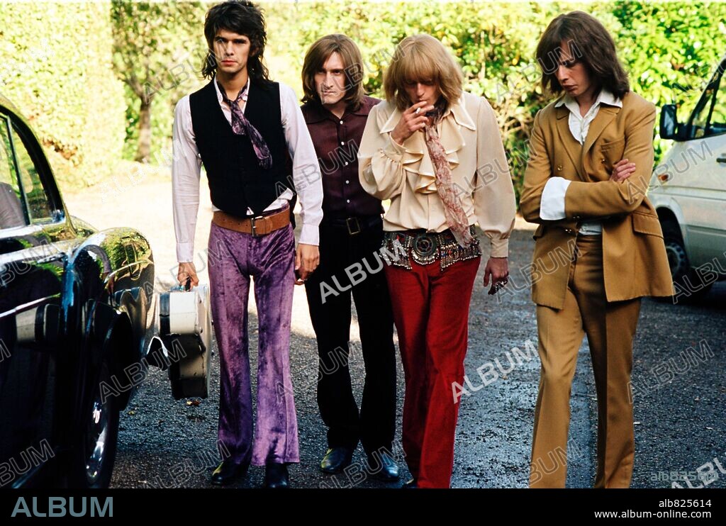 BEN WHISHAW, JAMES D. WHITE, LEO GREGORY and LUKE DE WOOLFSON in STONED, 2005, directed by STEPHEN WOOLLEY. Copyright NUMBER 9 FILMS LTD.