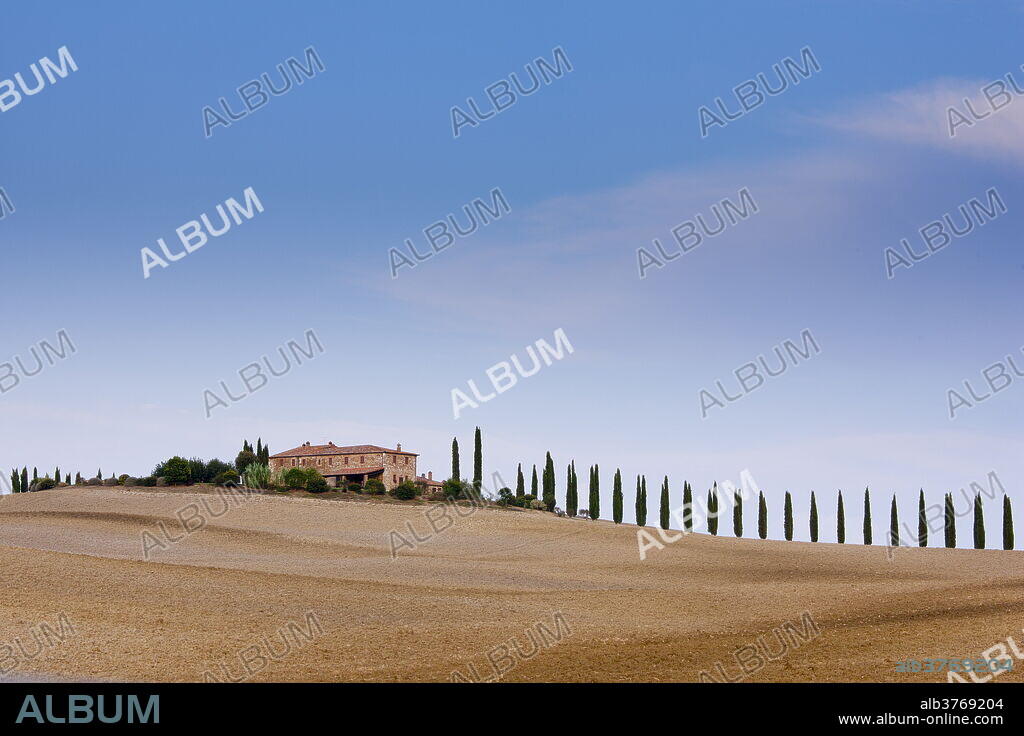 Typical Tuscan farmhouse and landscape in Val D'Orcia, Tuscany, Italy.