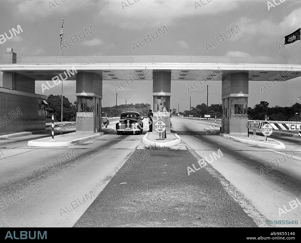Toll booths, Pennsylvania Turnpike, Pennsylvania, USA, Arthur Rothstein, U.S. Office of War Information, July 1942.