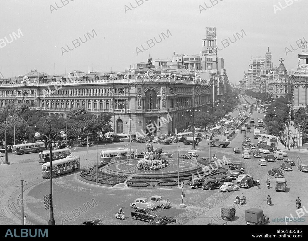 FUENTE DE CIBELES BANCO DE ESPAÑA Y CALLE ALCALA - FOTOGRAFIA EN BLANCO Y NEGRO - AÑOS 50.