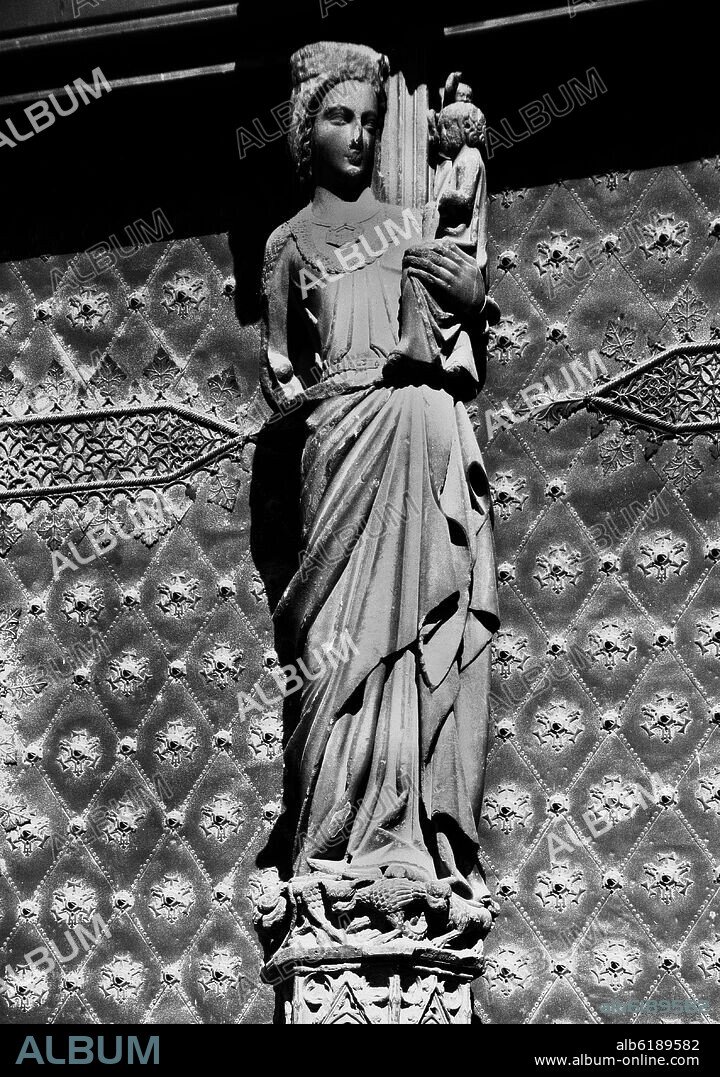 MAESTRO BARTOMEU. PARTELUZ DE LA PORTADA PRINCIPAL DE LA CATEDRAL DE TARRAGONA - SIGLO XIII - FOTOGRAFIA EN BLANCO Y NEGRO - AÑOS 60.