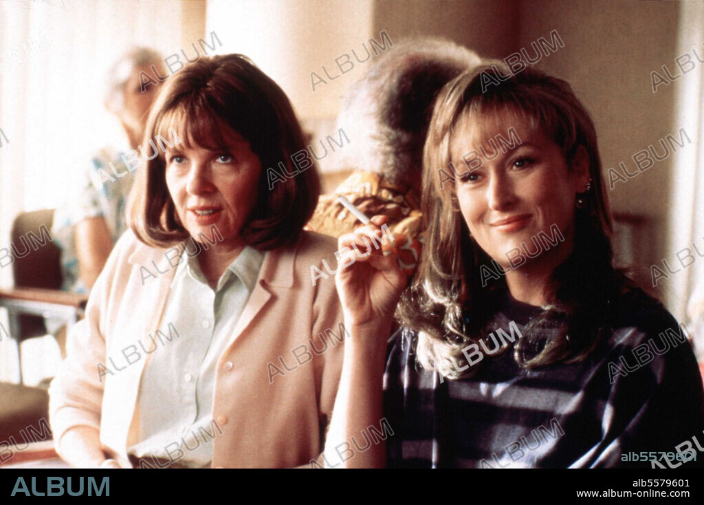 DIANE KEATON and MERYL STREEP in MARVIN'S ROOM, 1996, directed by JERRY ZAKS. Copyright MIRAMAX.