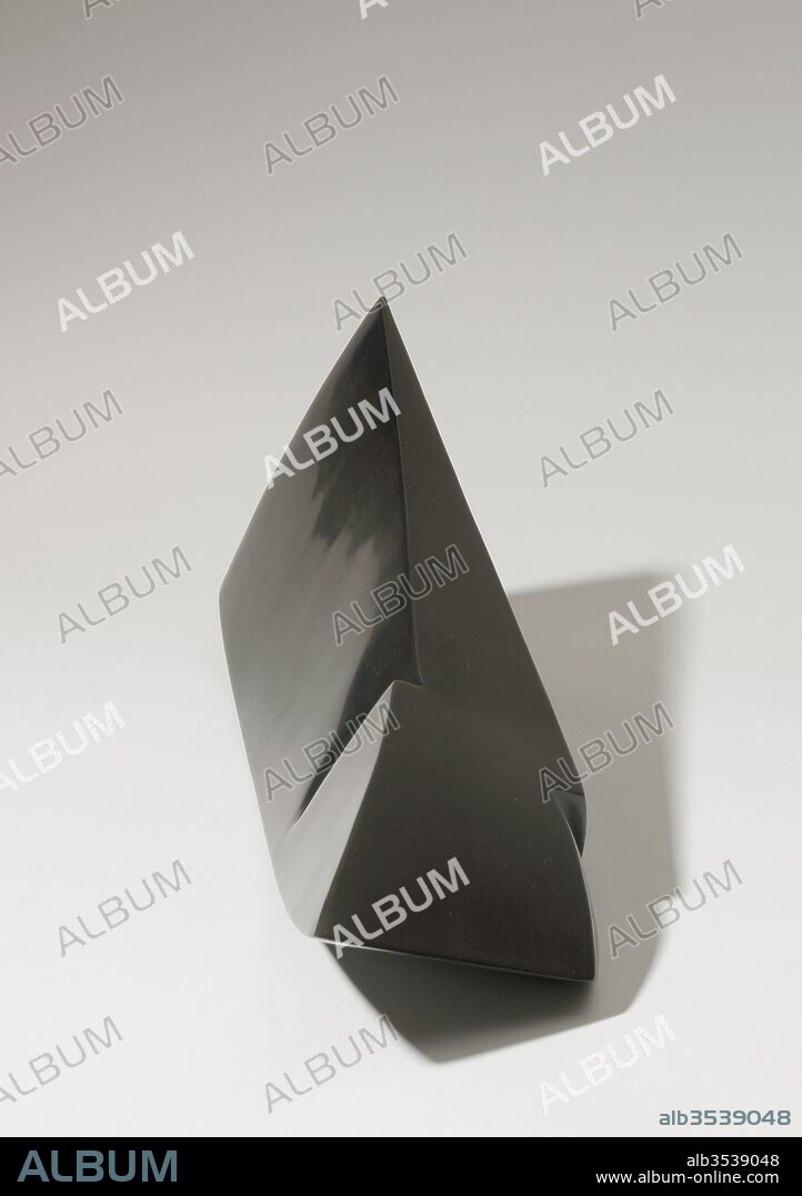 LLUIS VENTÓS. Lluis Ventós / "Pez", 2005, Escultura (mármol negro belga), 20,5 x 57 x 13 cm.
