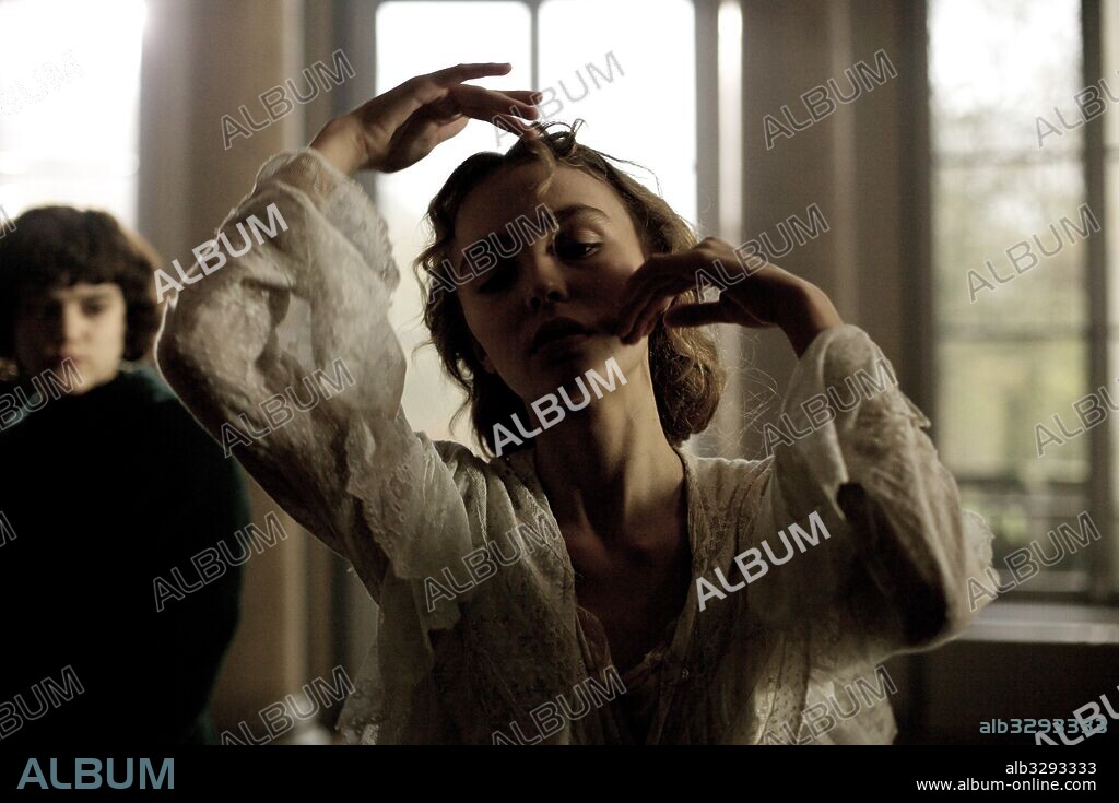 LILY-ROSE DEPP en LA BAILARINA, 2016 (LA DANSEUSE), dirigida por STÉPHANIE DI GIUSTO. Copyright LES PRODUCTIONS DU TRESOR/WILD BUNCH/ORANGE STUDIO/RTBF.