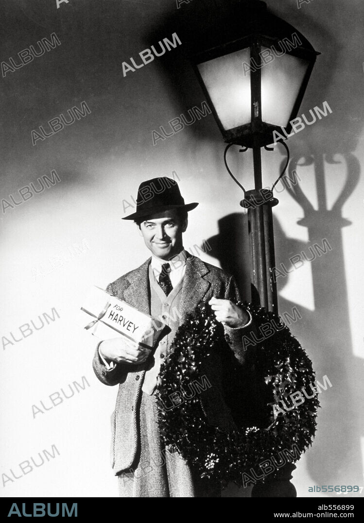 JAMES STEWART en EL INVISIBLE HARVEY, 1950 (HARVEY), dirigida por HENRY KOSTER. Copyright UNIVERSAL PICTURES.