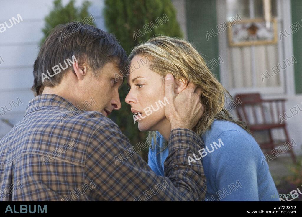MARIA BELLO y VIGGO MORTENSEN en UNA HISTORIA DE VIOLENCIA, 2005 (A HISTORY OF VIOLENCE), dirigida por DAVID CRONENBERG. Copyright NEW LINE CINEMA / SEIDA, TAKASHI.