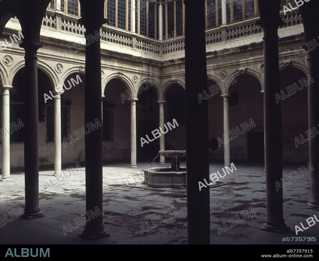 DIEGO DE SILOE. PATIO RENACENTISTA DE 1540 DEL ANTIGUO TRIBUNAL SUPERIOR DE JUSTICIA CONVERTIDO EN JUZGADOS DE GRANADA.