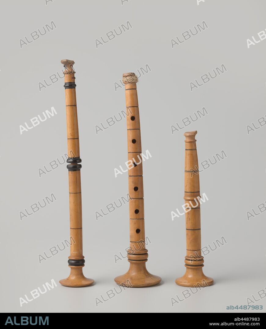 Toy bagpipe (three chanters), Three pipes of a toy bagpipe. The bag is missing, bagpipe, musette, anonymous, England, c. 1850 - c. 1896, wood (plant material), h 21.5 cm × d 3.5 cm h 20.0 cm × d 4.5 cm h 14.5 cm × d 4.0 cm.