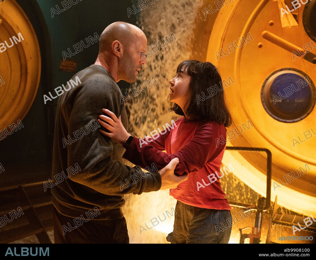 JASON STATHAM y Shuya Sophia Cai en MEGALODON 2: LA FOSA, 2023 (MEG 2: THE TRENCH), dirigida por BEN WHEATLEY. Copyright Apelles Entertainment.