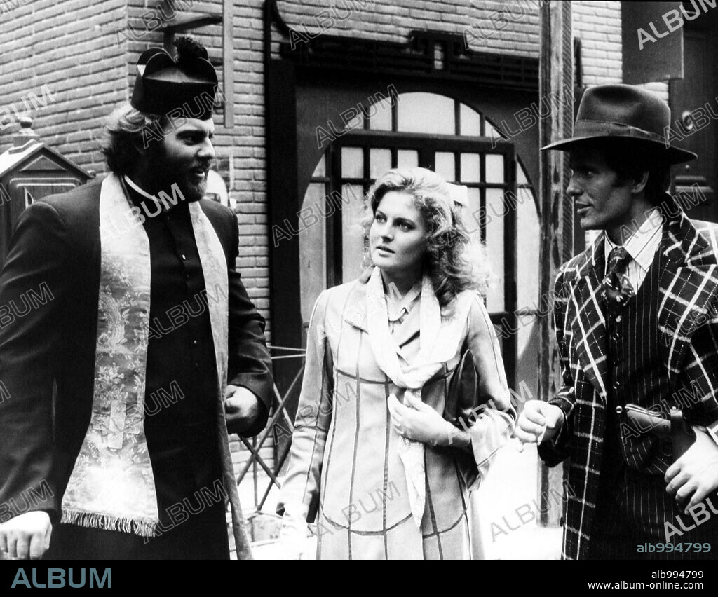 GIULIANO GEMMA in CHARLESTON, 1974 (ANCHE GLI ANGELI TIRANO DI DESTRO), directed by ENZO BARBONI. Copyright TRITONE CINEMATOGRAFICA.