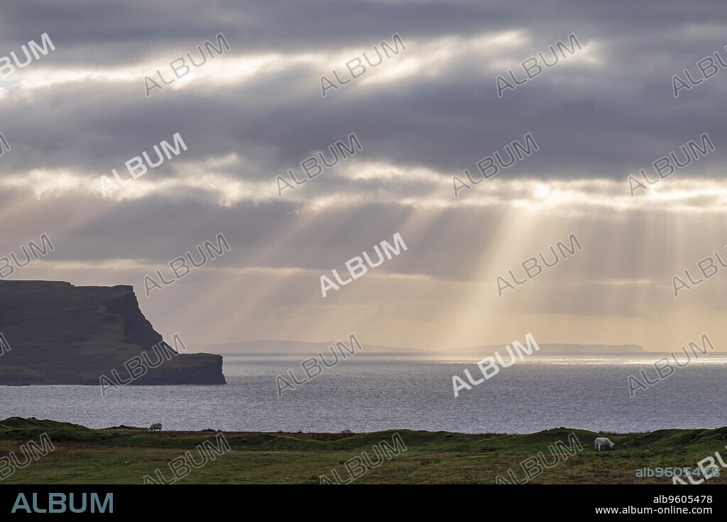 atardecer, Neist Point, isla de Skye, Highlands, Escocia, Reino Unido.