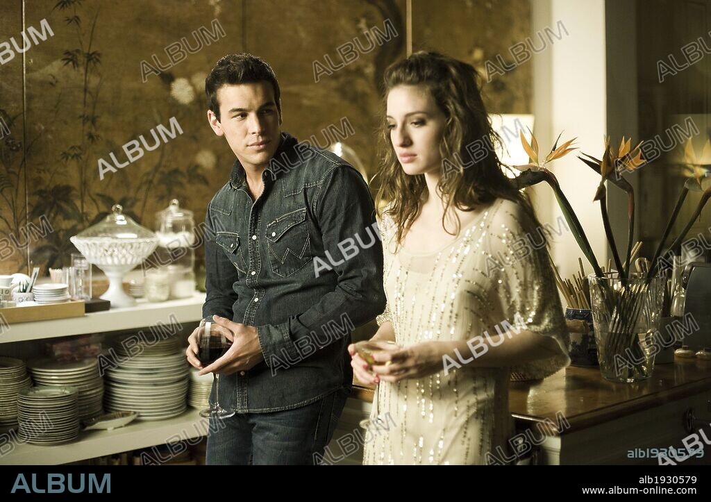 MARIA VALVERDE y MARIO CASAS en TENGO GANAS DE TI, 2012, dirigida por FERNANDO GONZALEZ MOLINA. Copyright ANTENA 3 FILMS/ZETA AUDIOVISUAL.