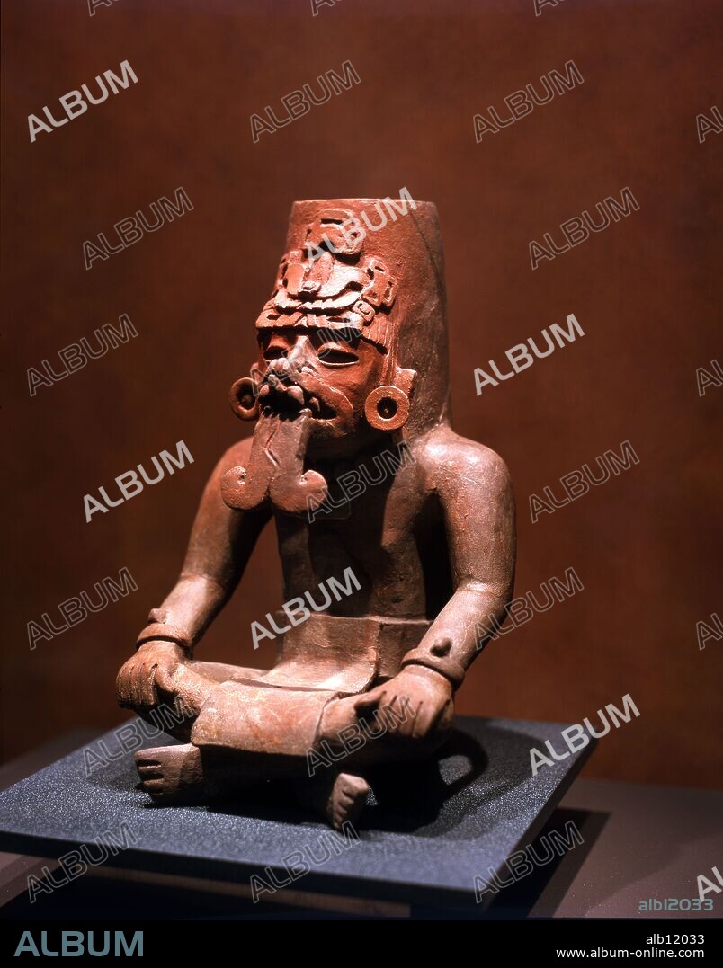 Mexico.Mexico D.F. .Museo Nacional de Antropologia.Figura de ceramica,influencia de la cultura Oaxaca en la de Teotihuacan.Cultura de Teotihuacan.