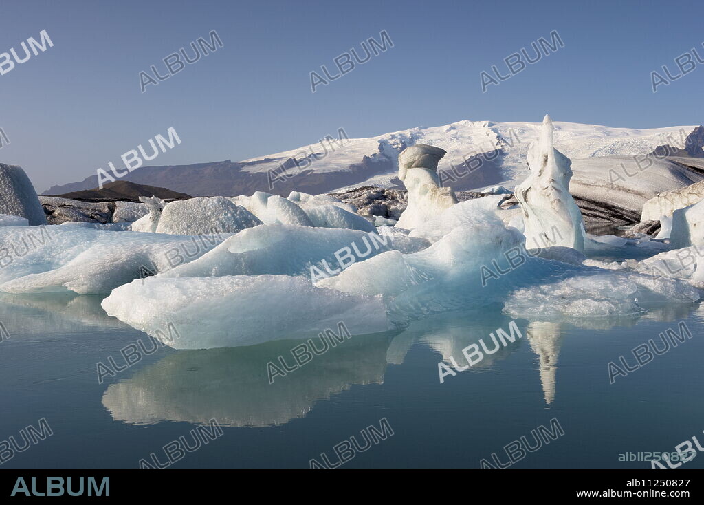 Icebergs in Jokulsarlon glacial lagoon, Oraefajokull glacier in the distance, East Iceland, Iceland, Polar Regions.