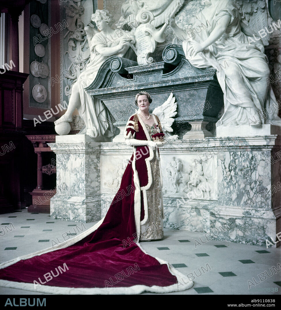 Alexandra Mary Hilda Cadogan, 10th Duchess of Marlborough, wife of John Spencer-Churchill, 10th Duke of Marlborough, full-length Portrait in Coronation Robe and Tiara, Elizabeth II Coronation, Toni Frissell Collection, 1953.